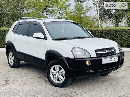 Hyundai Tucson 2013  випуску Дніпро з двигуном 2 л  позашляховик автомат за 11450 долл. 