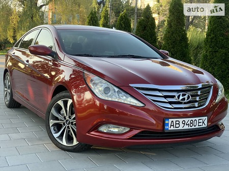 Hyundai Sonata 2013  випуску Вінниця з двигуном 2 л бензин седан автомат за 11700 долл. 