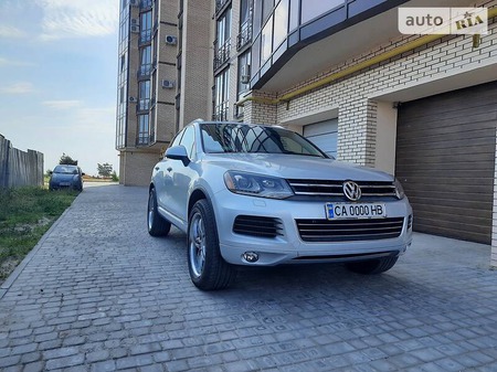 Volkswagen Touareg 2011  випуску Черкаси з двигуном 3 л дизель позашляховик автомат за 21400 долл. 