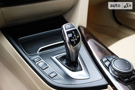 BMW 328 2016  випуску Київ з двигуном 2 л бензин седан автомат за 18000 долл. 