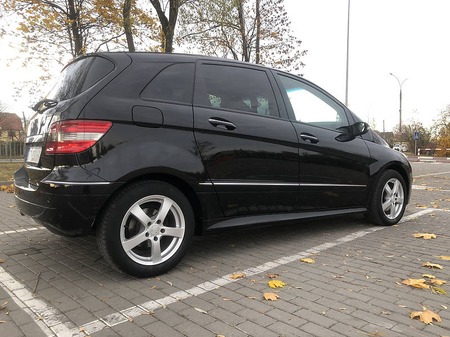 Mercedes-Benz B 200 2008  випуску Івано-Франківськ з двигуном 2 л дизель хэтчбек механіка за 8350 долл. 