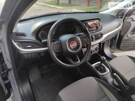 Fiat Tipo 2017  випуску Київ з двигуном 1.4 л  седан механіка за 10200 долл. 