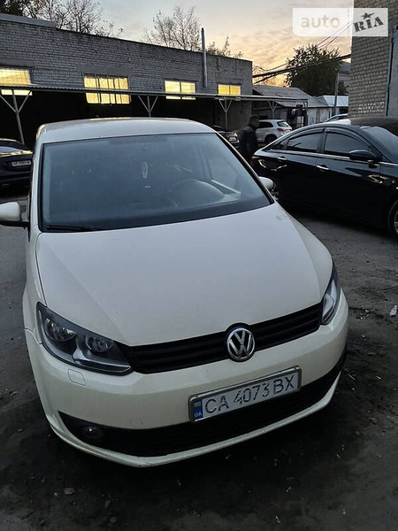 Volkswagen Touran 2012  випуску Дніпро з двигуном 1.6 л дизель універсал автомат за 10500 долл. 