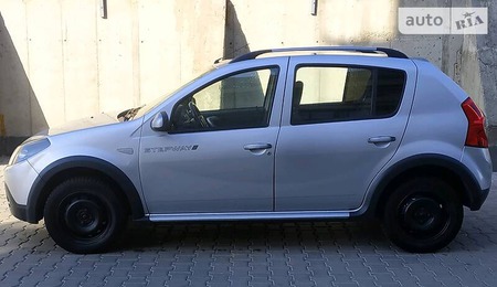 Dacia Sandero Stepway 2010  випуску Івано-Франківськ з двигуном 1.5 л дизель хэтчбек механіка за 6100 долл. 