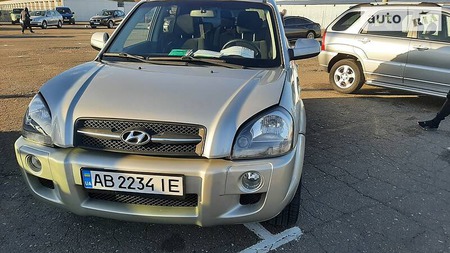 Hyundai Tucson 2007  випуску Київ з двигуном 0 л бензин позашляховик механіка за 9999 долл. 