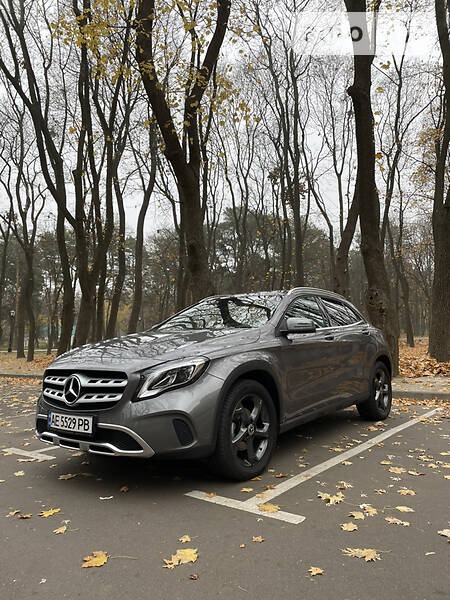 Mercedes-Benz GLA 180 2017  випуску Київ з двигуном 1.6 л бензин купе автомат за 29400 долл. 