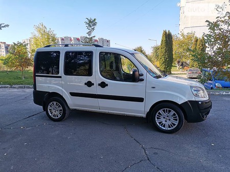 Fiat Doblo 2006  випуску Хмельницький з двигуном 1.4 л бензин мінівен механіка за 5550 долл. 