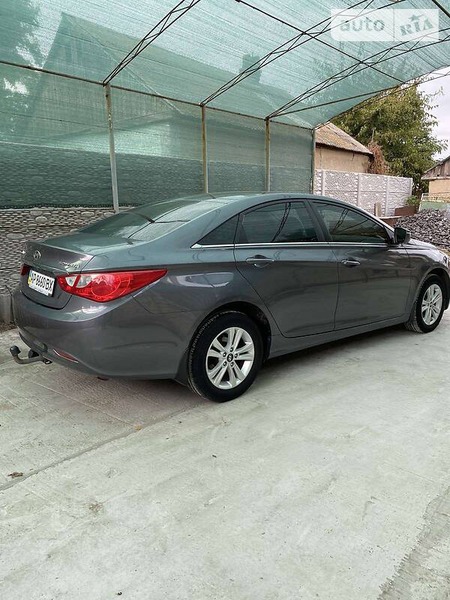 Hyundai Sonata 2010  випуску Запоріжжя з двигуном 2 л  седан механіка за 10500 долл. 