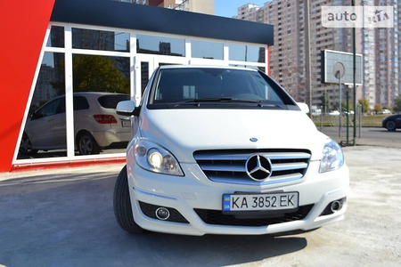 Mercedes-Benz B 180 2010  випуску Київ з двигуном 1.7 л бензин хэтчбек автомат за 9100 долл. 