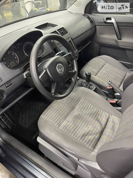 Volkswagen Polo 2006  випуску Луцьк з двигуном 1.4 л бензин хэтчбек механіка за 5199 долл. 