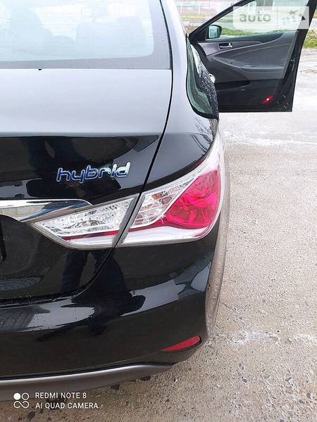Hyundai Sonata 2013  випуску Черкаси з двигуном 2.4 л гібрид седан автомат за 11000 долл. 