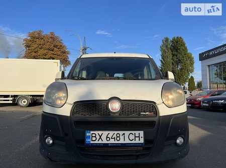 Fiat Doblo 2010  випуску Київ з двигуном 1.6 л дизель мінівен автомат за 4900 долл. 