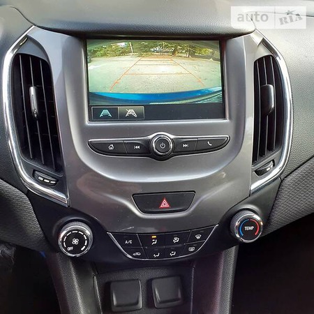 Chevrolet Cruze 2018  випуску Запоріжжя з двигуном 1.4 л бензин седан автомат за 10300 долл. 