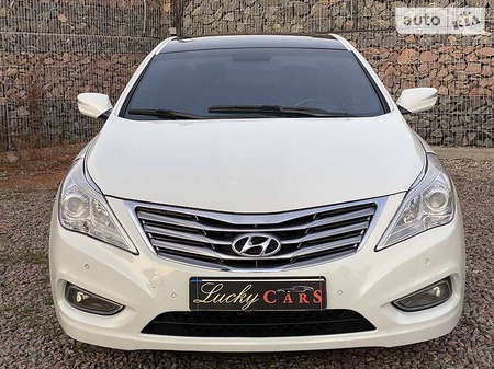 Hyundai Grandeur 2012  випуску Одеса з двигуном 3 л газ седан автомат за 11999 долл. 