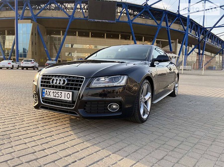 Audi A5 2010  випуску Харків з двигуном 2 л бензин купе  за 10600 долл. 