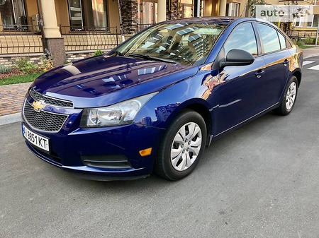 Chevrolet Cruze 2013  випуску Київ з двигуном 1.8 л бензин седан автомат за 6800 долл. 