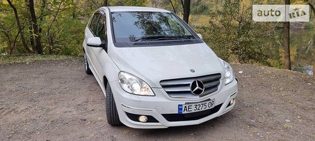 Mercedes-Benz B 180 2010  випуску Дніпро з двигуном 1.7 л бензин універсал автомат за 9150 долл. 