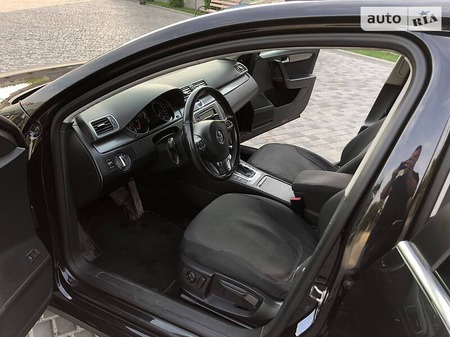 Volkswagen Passat 2014  випуску Кропивницький з двигуном 2 л дизель універсал автомат за 11400 долл. 