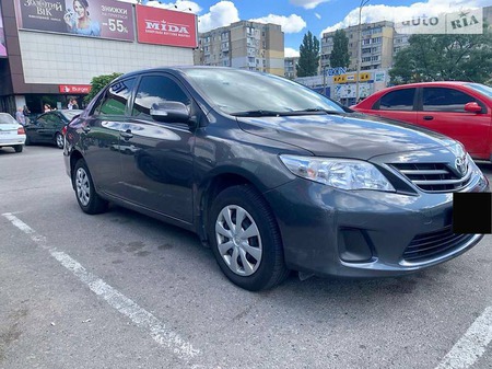 Toyota Corolla 2011  випуску Дніпро з двигуном 1.3 л бензин седан механіка за 9100 долл. 