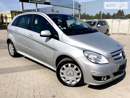 Mercedes-Benz B 180 2010  випуску Львів з двигуном 0 л  хэтчбек автомат за 7650 долл. 