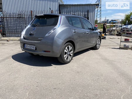 Nissan Leaf 2014  випуску Дніпро з двигуном 0 л електро хэтчбек  за 9600 долл. 