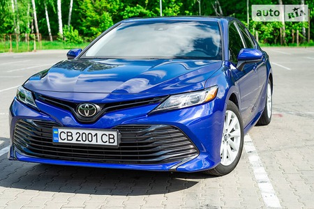 Toyota Camry 2017  випуску Чернігів з двигуном 2.5 л бензин седан автомат за 19500 долл. 