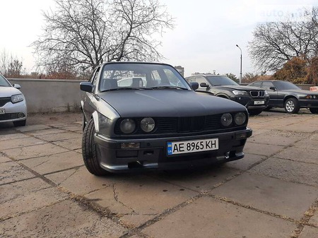 BMW 318 1987  випуску Дніпро з двигуном 1.8 л бензин седан механіка за 2800 долл. 