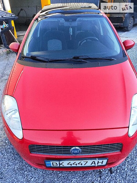 Fiat Grande Punto 2007  випуску Рівне з двигуном 1.3 л дизель хэтчбек механіка за 5300 долл. 