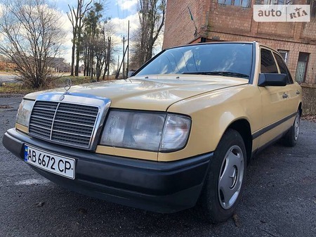 Mercedes-Benz E 300 1986  випуску Вінниця з двигуном 3 л  седан механіка за 3250 долл. 