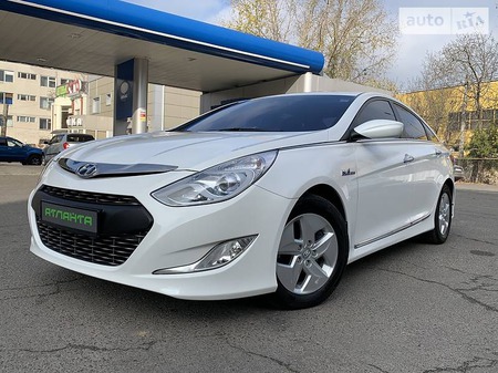 Hyundai Sonata 2012  випуску Одеса з двигуном 2 л гібрид седан автомат за 11700 долл. 