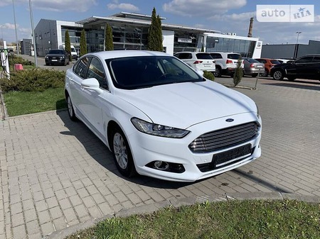 Ford Mondeo 2015  випуску Львів з двигуном 2 л гібрид седан автомат за 12500 євро 