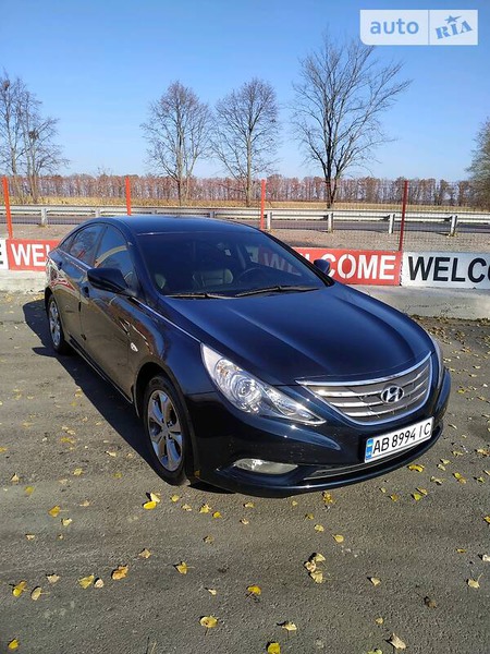 Hyundai Sonata 2011  випуску Вінниця з двигуном 2 л газ седан автомат за 9950 долл. 