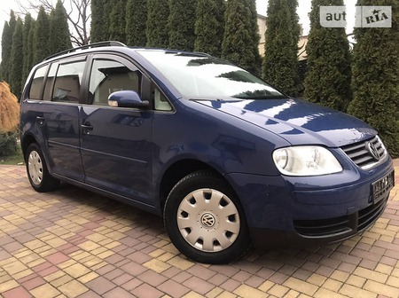 Volkswagen Touran 2005  випуску Львів з двигуном 1.6 л бензин мінівен механіка за 5799 долл. 