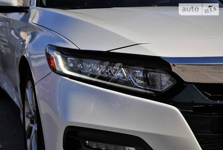 Honda Accord 2018  випуску Харків з двигуном 1.5 л бензин седан автомат за 18800 долл. 