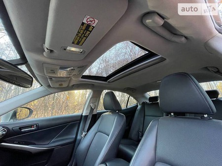 Lexus IS 250 2015  випуску Харків з двигуном 2.5 л бензин седан автомат за 19400 долл. 