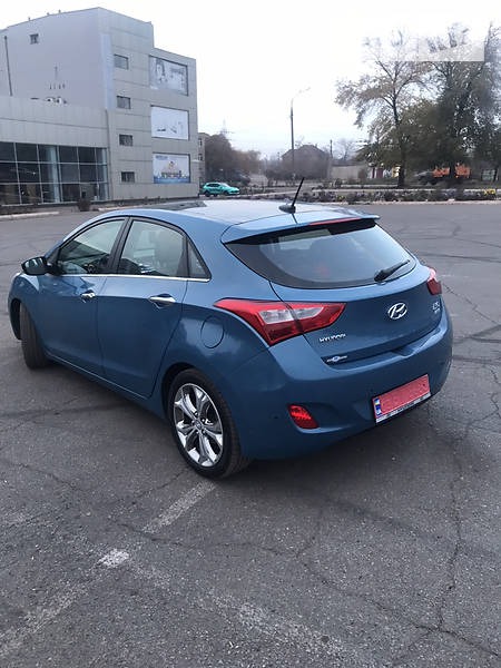 Hyundai i30 2012  випуску Дніпро з двигуном 1.6 л дизель хэтчбек механіка за 11750 долл. 