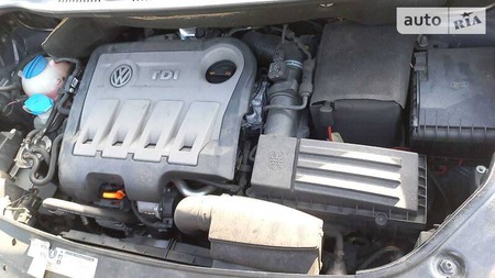 Volkswagen Touran 2011  випуску Херсон з двигуном 1.6 л дизель мінівен автомат за 12400 долл. 