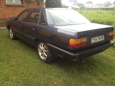 Audi 100 1989  випуску Чернівці з двигуном 2.2 л бензин седан механіка за 1300 долл. 