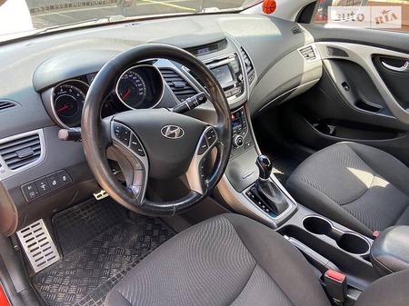 Hyundai Elantra 2015  випуску Миколаїв з двигуном 1.8 л бензин седан  за 13500 долл. 
