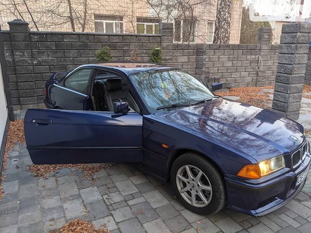 BMW 318 1994  випуску Рівне з двигуном 1.8 л бензин купе механіка за 3650 долл. 