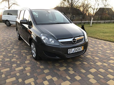 Opel Zafira Life 2010  випуску Луцьк з двигуном 1.9 л дизель купе автомат за 7500 долл. 