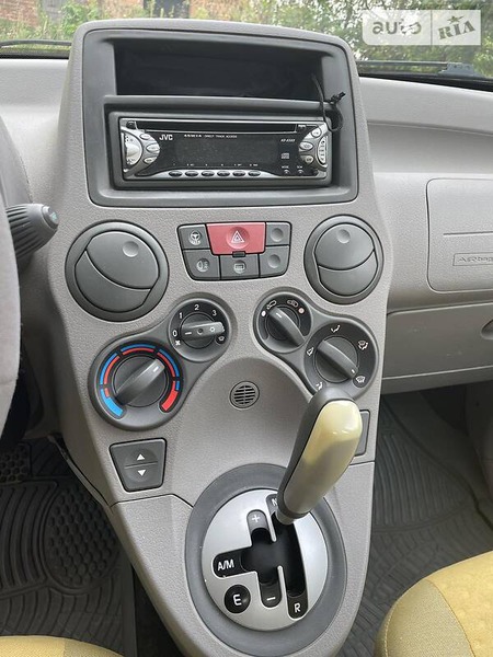 Fiat Panda 2004  випуску Львів з двигуном 1.2 л бензин хэтчбек  за 3900 долл. 