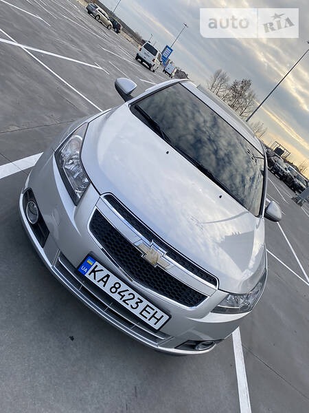 Chevrolet Cruze 2009  випуску Київ з двигуном 1.6 л бензин седан автомат за 7950 долл. 