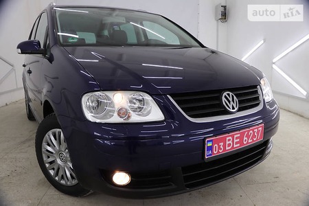Volkswagen Touran 2006  випуску Львів з двигуном 1.4 л бензин мінівен механіка за 5999 долл. 