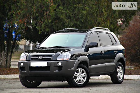 Hyundai Tucson 2007  випуску Дніпро з двигуном 2 л бензин позашляховик механіка за 9250 долл. 