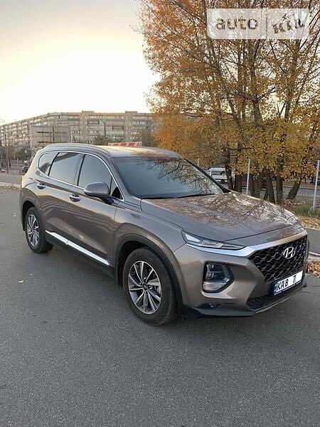 Hyundai Santa Fe 2018  випуску Київ з двигуном 2.2 л дизель позашляховик автомат за 35500 долл. 