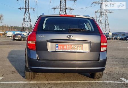 KIA Ceed 2010  випуску Харків з двигуном 1.4 л бензин універсал механіка за 7700 долл. 