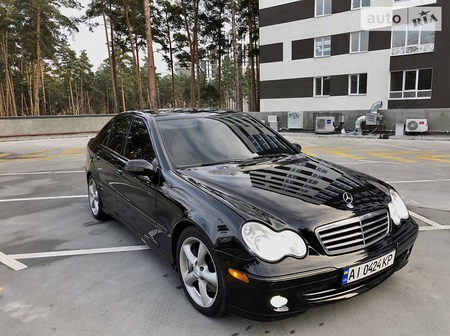 Mercedes-Benz C 230 2005  випуску Київ з двигуном 1.8 л  седан автомат за 8100 долл. 