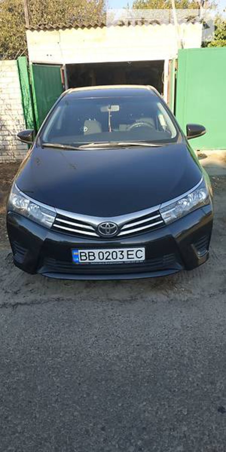 Toyota Corolla 2013  випуску Луганськ з двигуном 1.3 л  седан механіка за 10000 долл. 