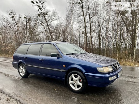 Volkswagen Passat 1996  випуску Суми з двигуном 2 л  універсал механіка за 3350 долл. 